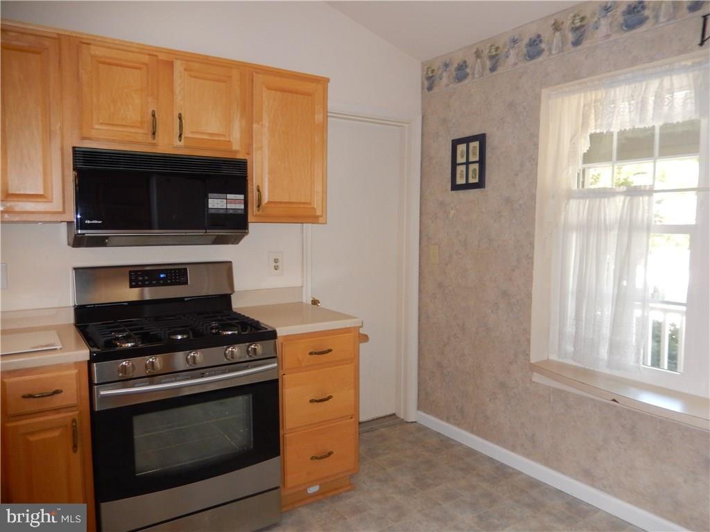 140 Jennings Road Manahawkin, NJ 08050 - Photo 6 of 45 Gallery Image 6
