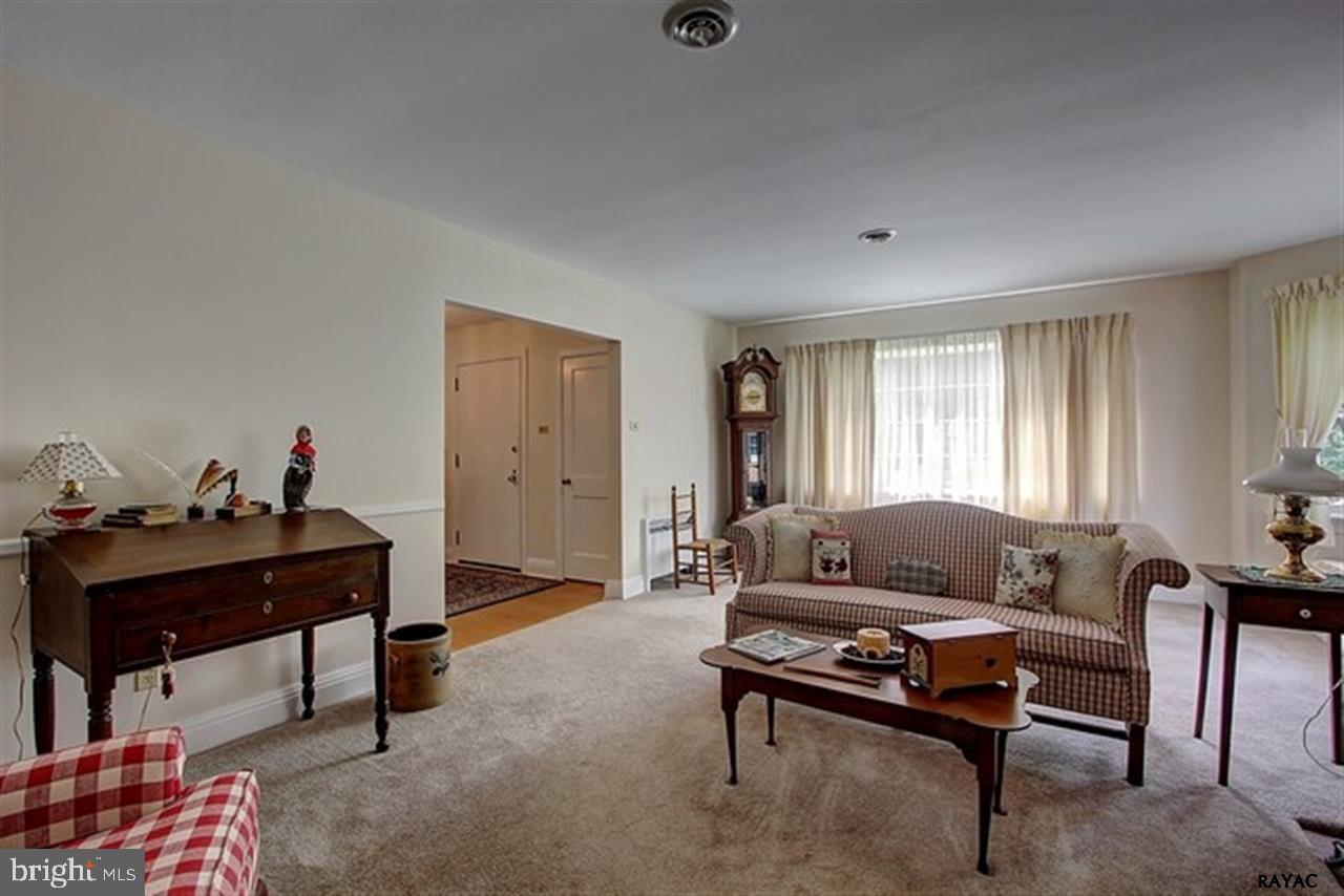 2071 Spring Street York, PA 17408 - Photo 4 of 31 Gallery Image 4