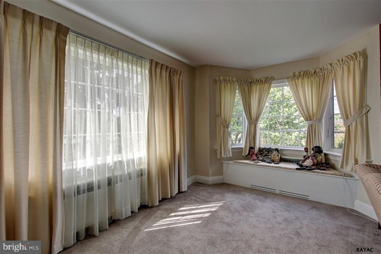 2071 Spring Street York, PA 17408 - Photo 5 of 31 Gallery Image 5