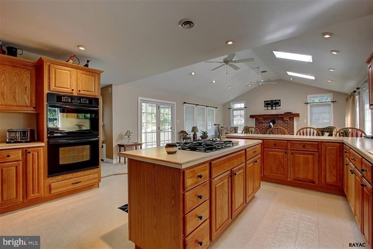 2071 Spring Street York, PA 17408 - Photo 8 of 31 Gallery Image 8