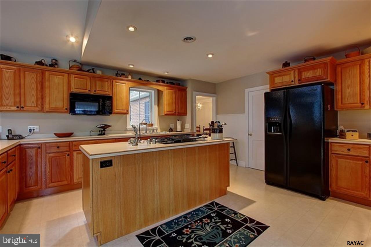 2071 Spring Street York, PA 17408 - Photo 10 of 31 Gallery Image 10