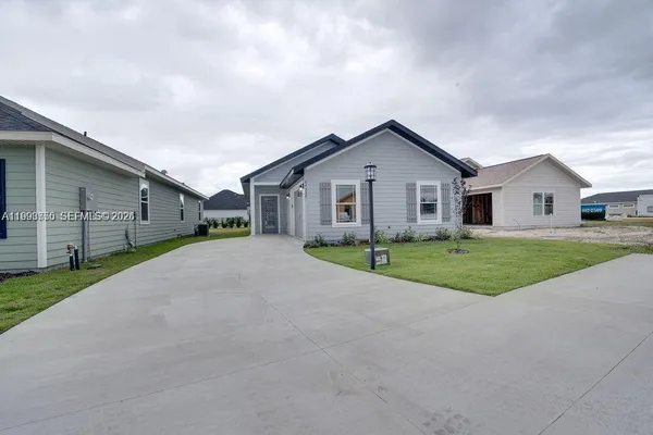 $3,000 | 24722 Southwest 21st Place, Newberry, FL 32669
