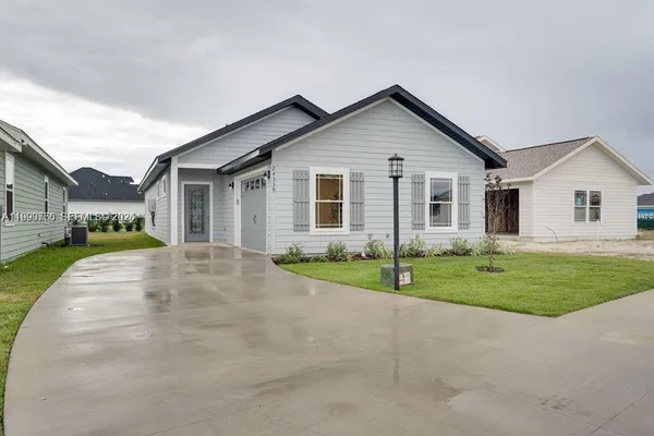$3,000 | 24722 Southwest 21st Place, Newberry, FL 32669