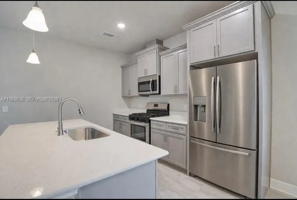 $3,000 | 24722 Southwest 21st Place, Newberry, FL 32669