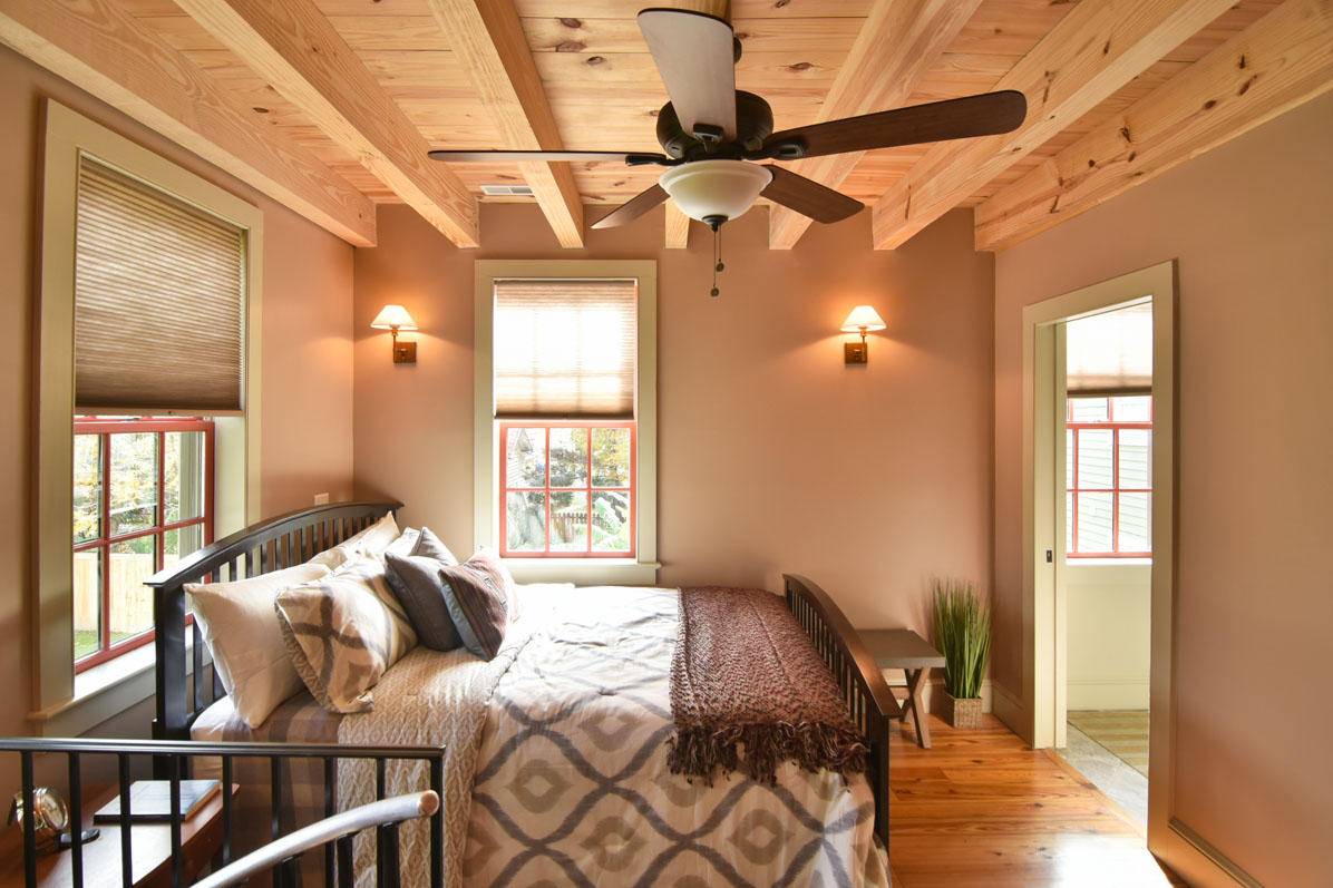 262 Coming Street Charleston, SC 29403 - Photo 29 of 30 262 Coming Street carriage house bedroom