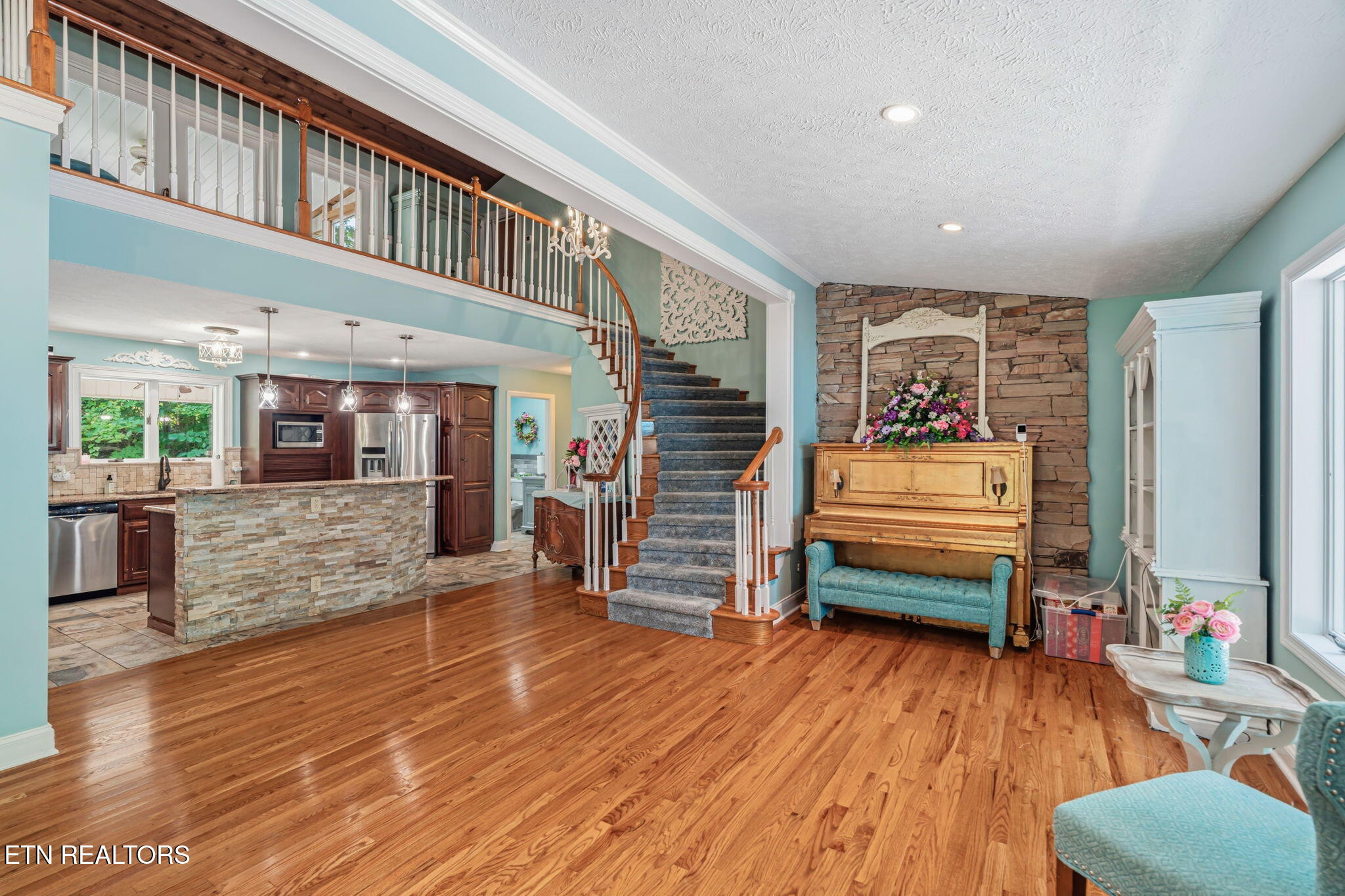 8708 Pedigo Ridge Road Powell, TN 37849 - Photo 8 of 59 Foyer with winding staircase