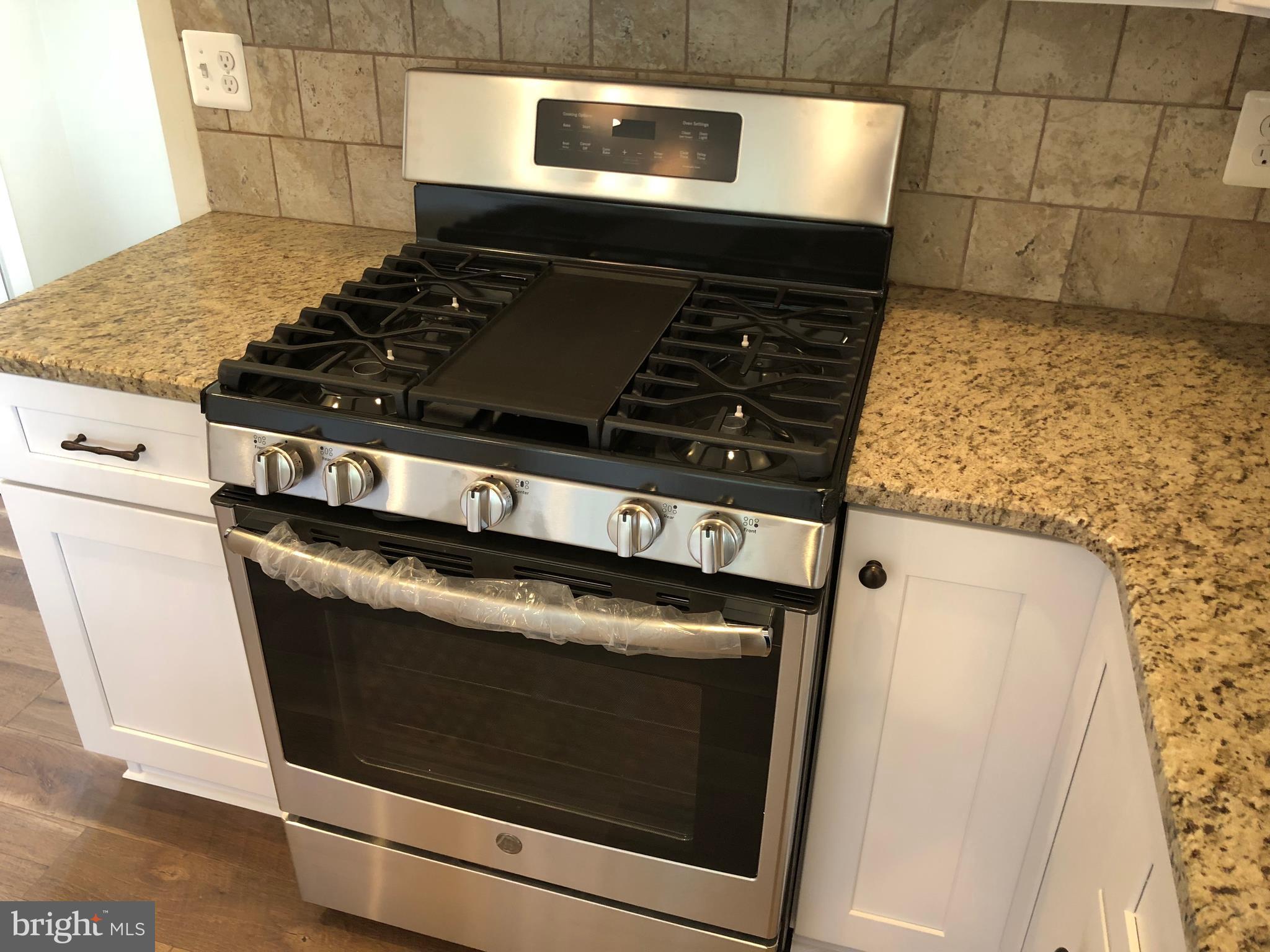 3831 Ridge Road Westminster, MD 21157 - Photo 7 of 28 Natural Gas Stainless Steele Appliances