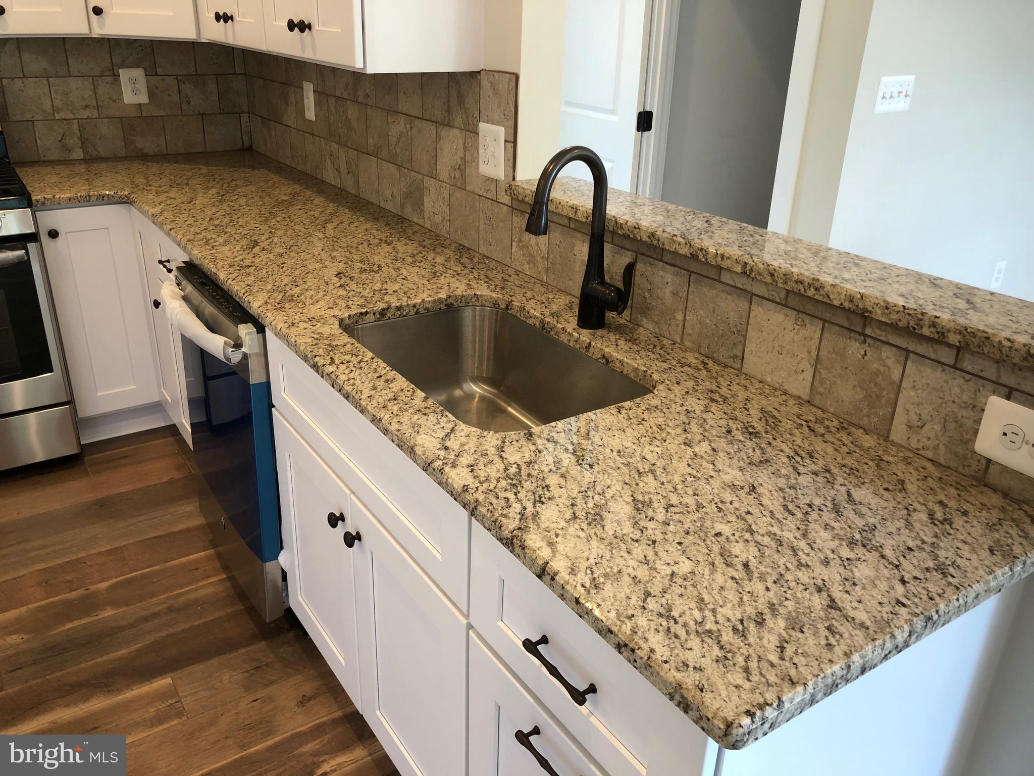 3831 Ridge Road Westminster, MD 21157 - Photo 8 of 28 Tile Backsplash