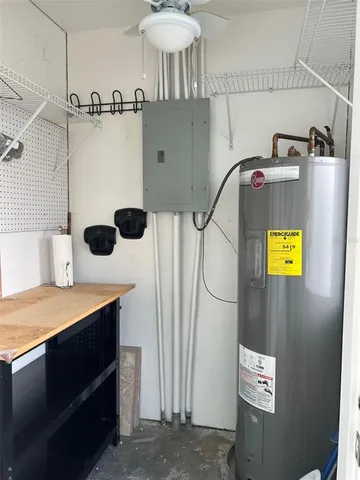 $144,400 | 602 Park Circle, Bradenton, FL 34207