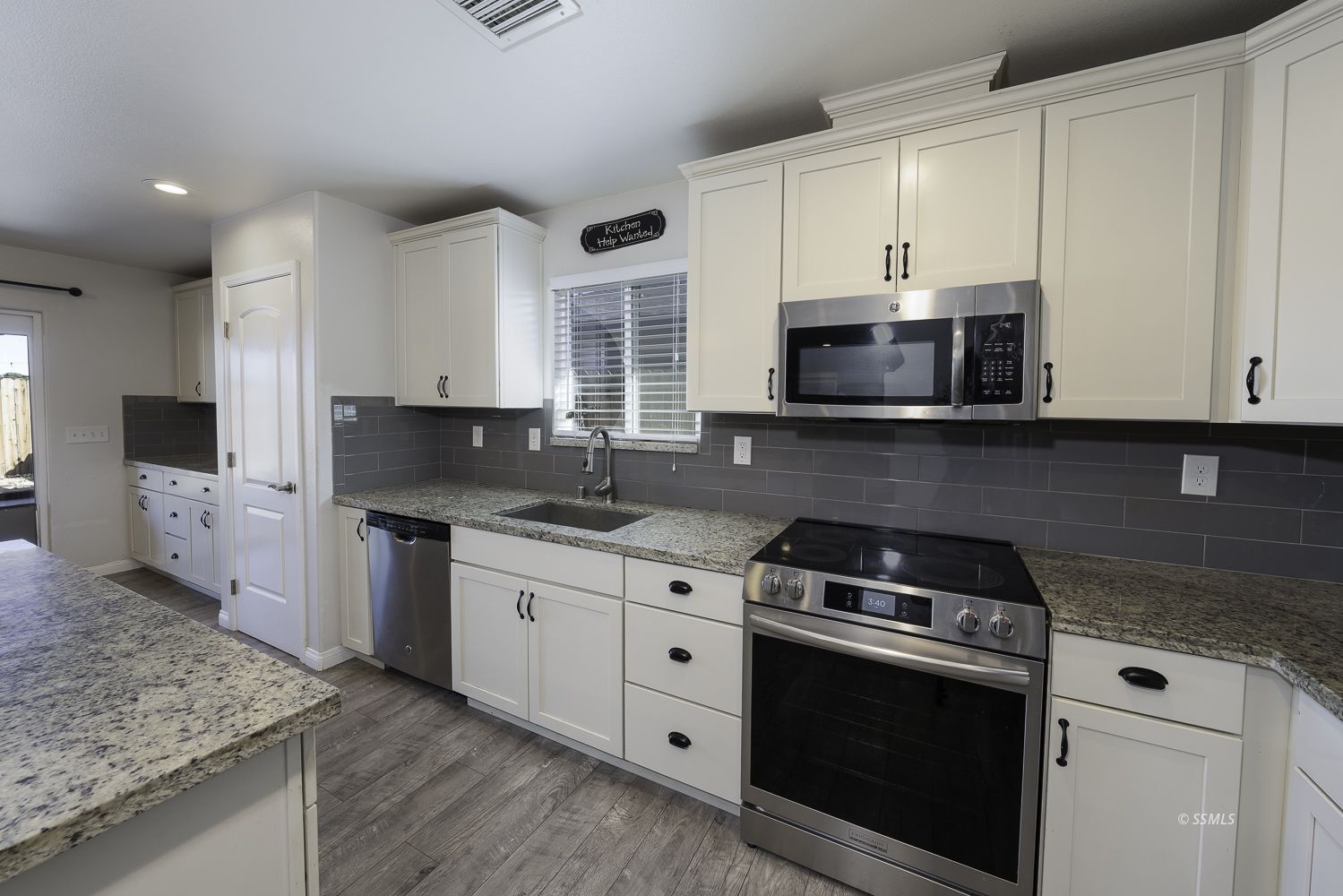 1116 Mayo Street Ridgecrest, CA 93555 - Photo 10 of 27 Gallery Image 10