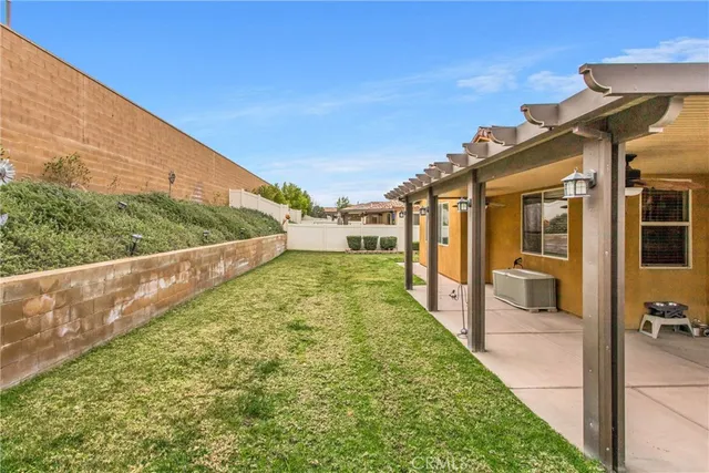 a black and white photo of a picture