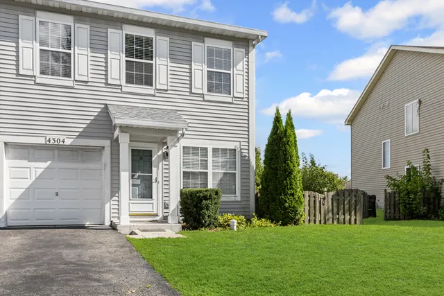 $247,500 | 4304 Dillon Street, Unit 4304, Plano, IL 60545