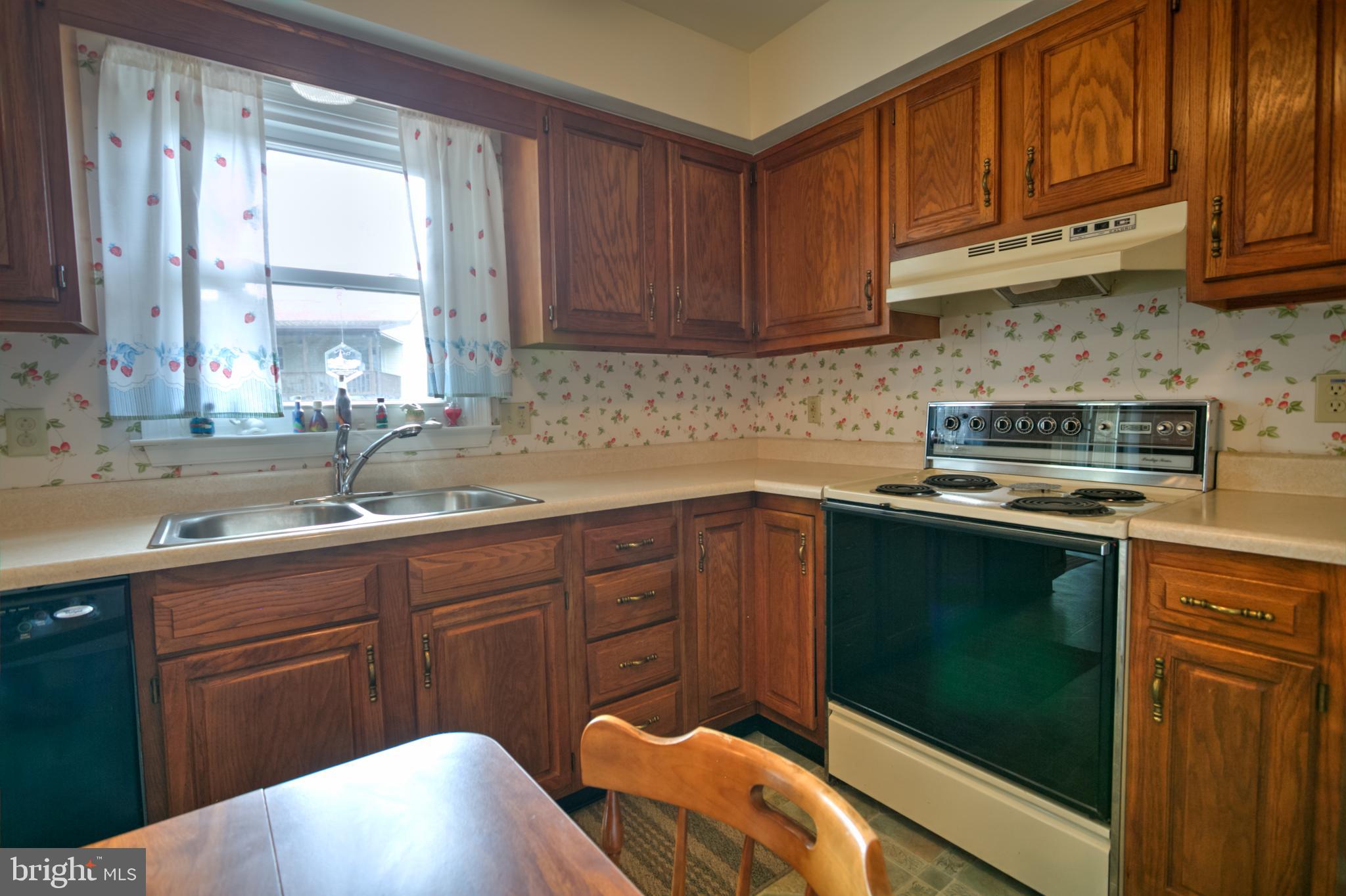 906 Tuckerton Road Reading, PA 19605 - Photo 17 of 28 Electric Range/Oven--All Appliances Included