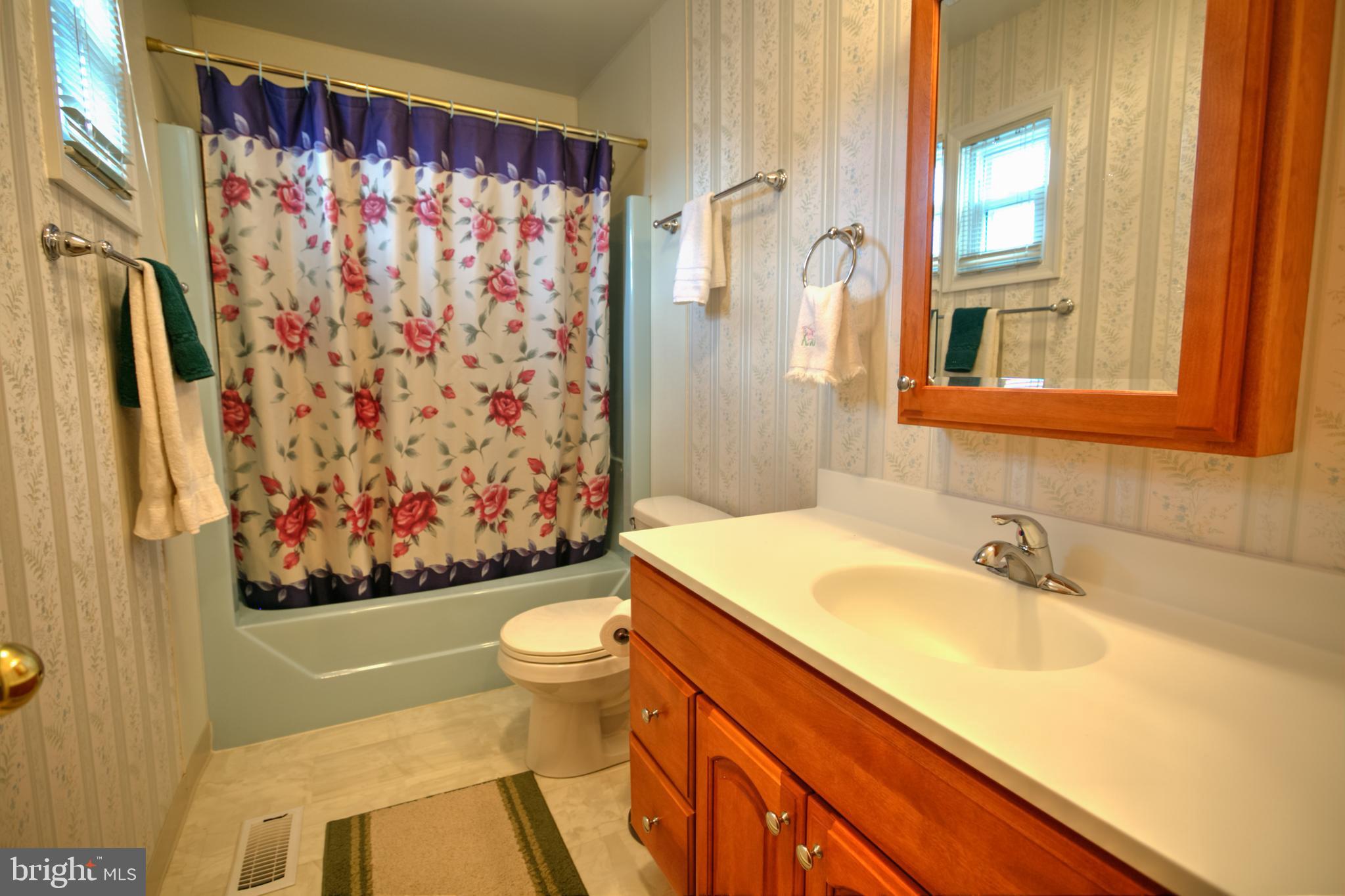 906 Tuckerton Road Reading, PA 19605 - Photo 28 of 28 Main Hall 3-Pc Bath