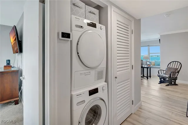 a view of a bedroom with washer and dryer