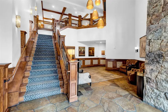 a view of entryway livingroom and hall