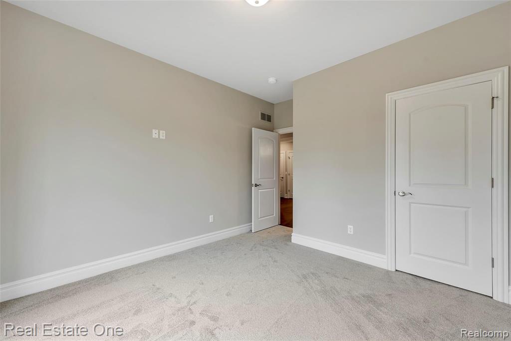 3847 Dearborn Avenue Rochester Hills, MI 48309 - Photo 7 of 25