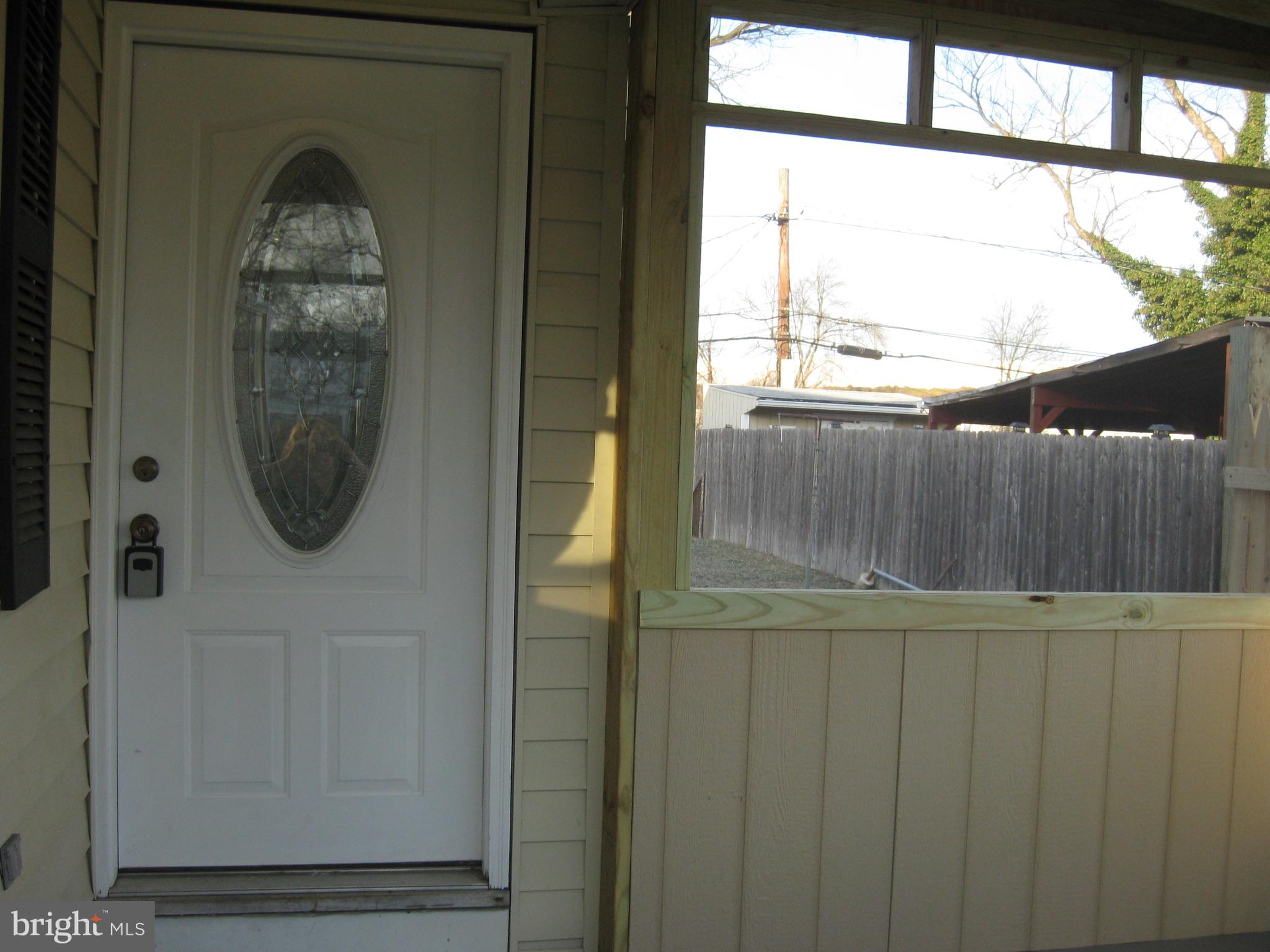 14 Lea Road New Castle, DE 19720 - Photo 18 of 21 Screen porch