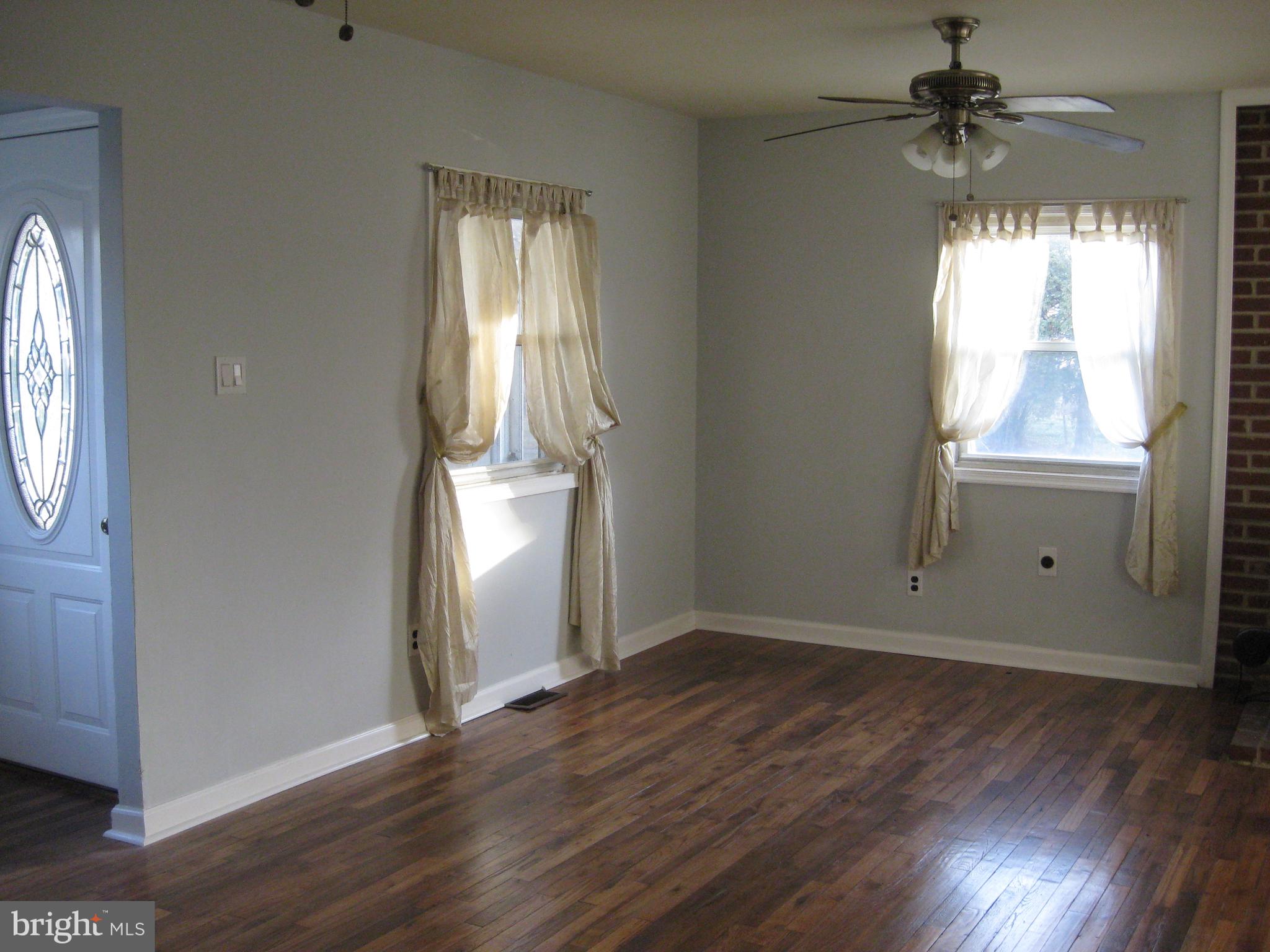14 Lea Road New Castle, DE 19720 - Photo 3 of 21 Another view of Living room