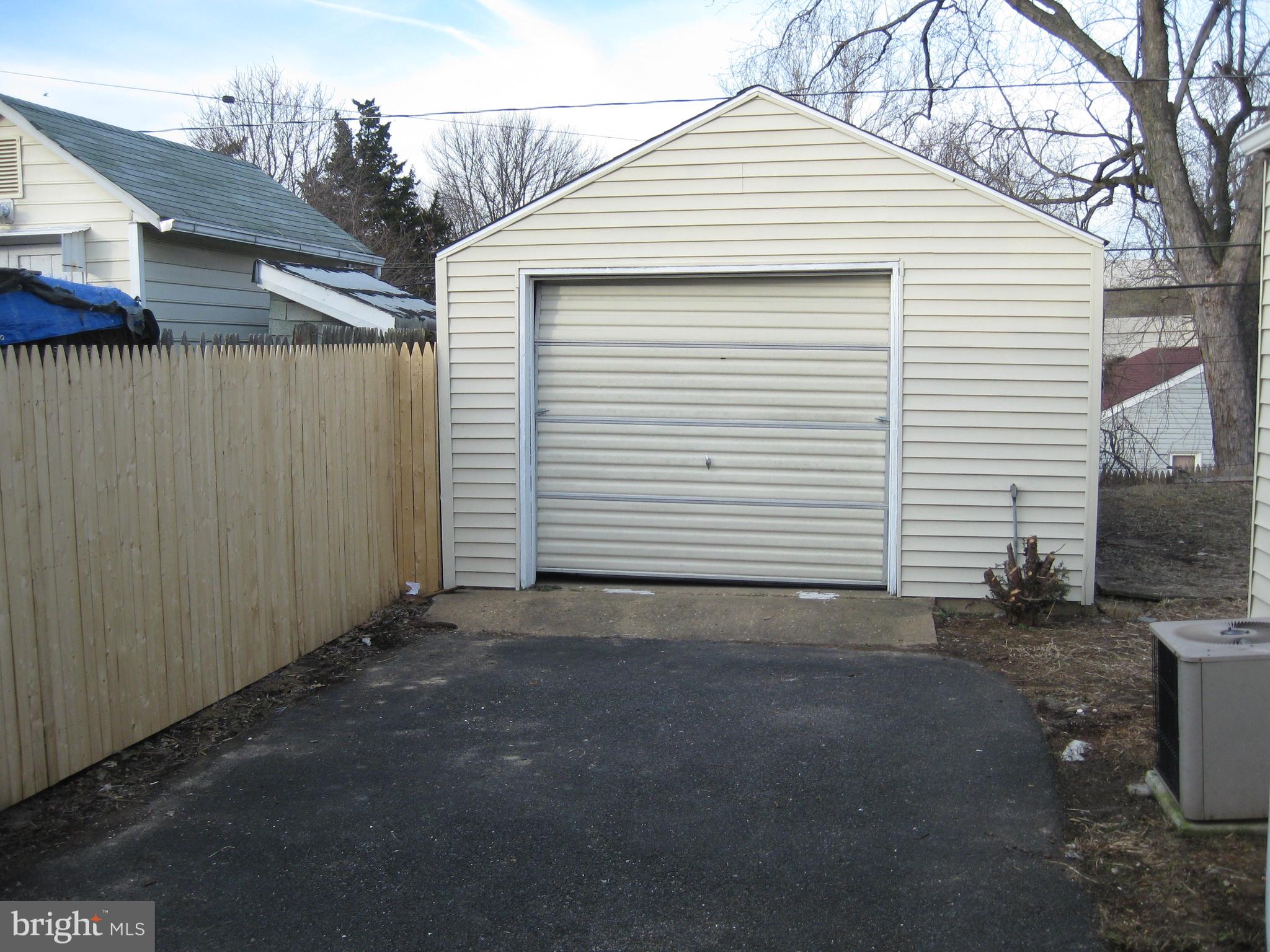 14 Lea Road New Castle, DE 19720 - Photo 21 of 21 Garage with electric