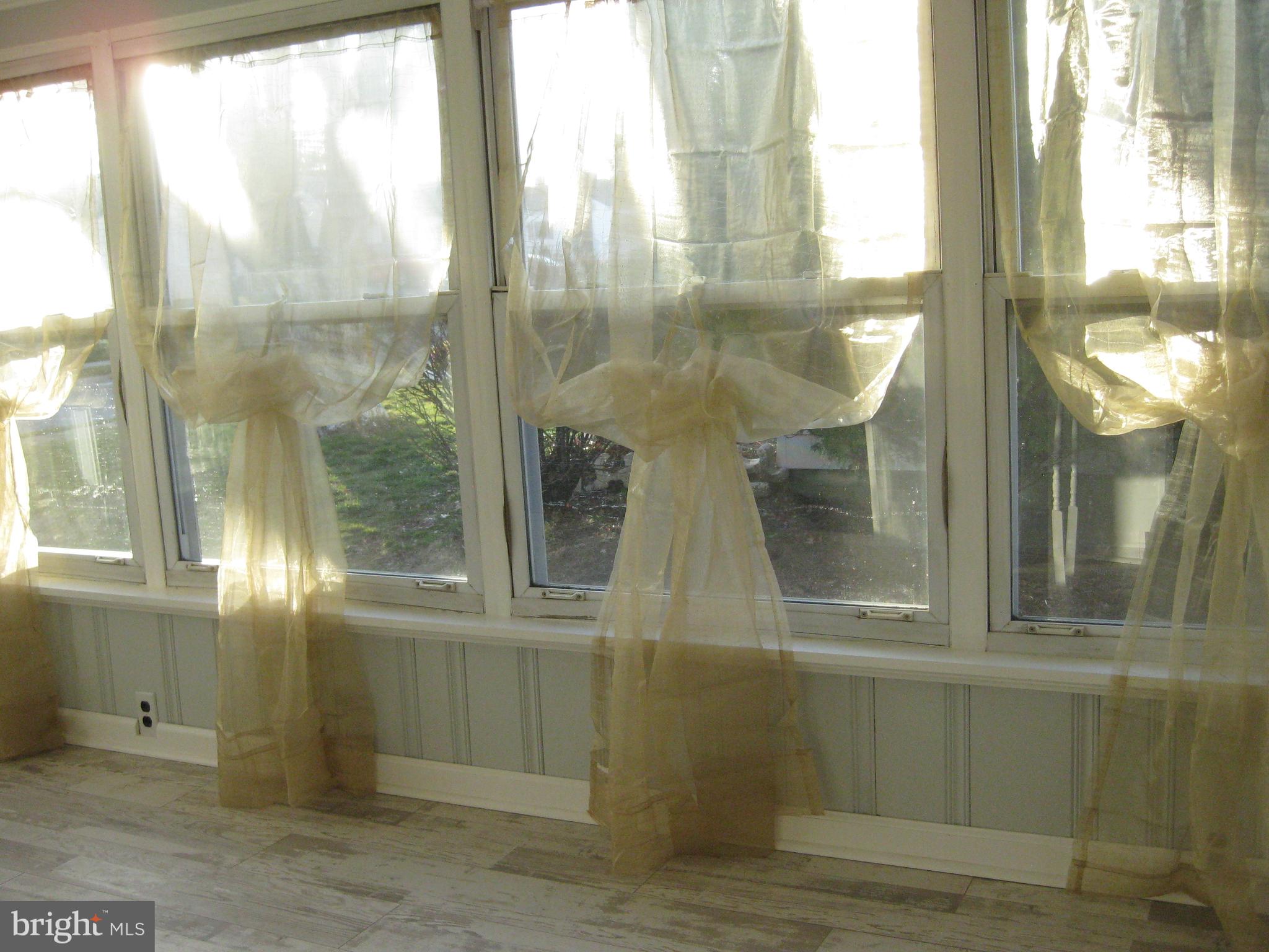 14 Lea Road New Castle, DE 19720 - Photo 6 of 21 Sunroom