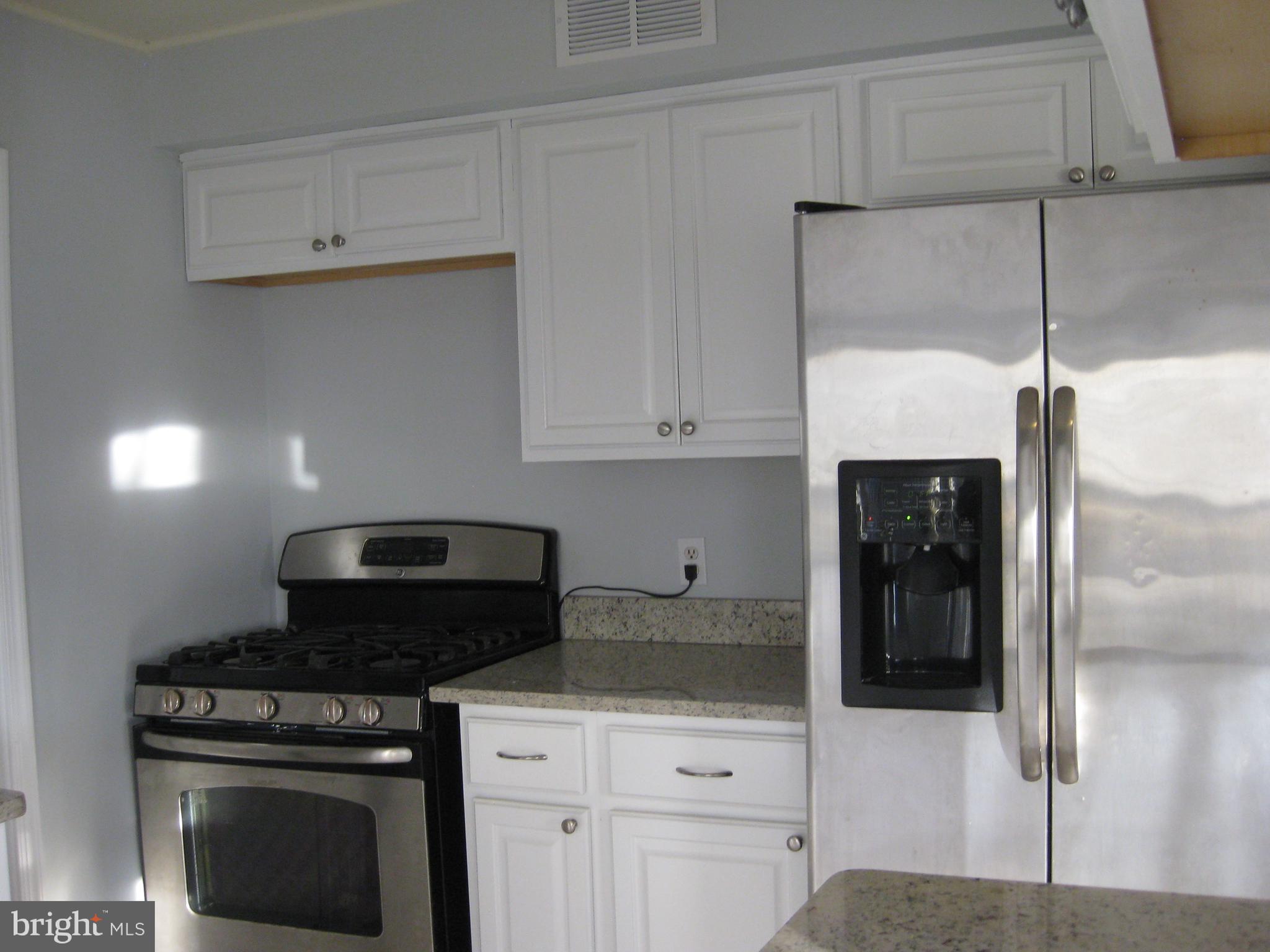 14 Lea Road New Castle, DE 19720 - Photo 8 of 21 Kitchen with gas cooking