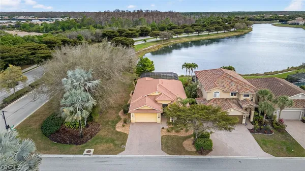 an aerial view of house with yard and lake view