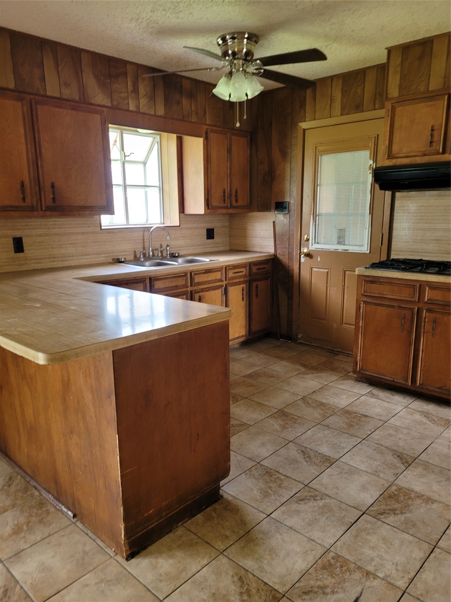 4730 Cartwright Avenue Beaumont, TX 77707 - Photo 12 of 16 Kitchen-present