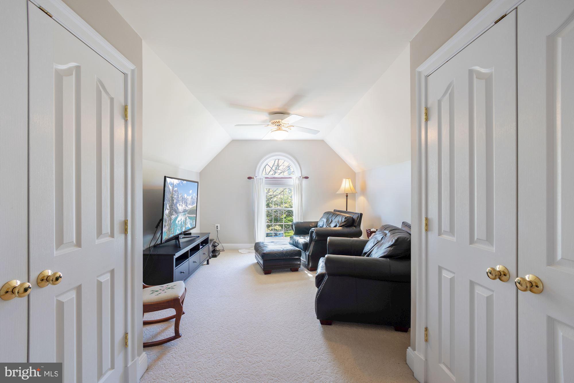 604 Glenmeade Circle Purcellville, VA 20132 - Photo 20 of 54 Primary bedroom sitting room
