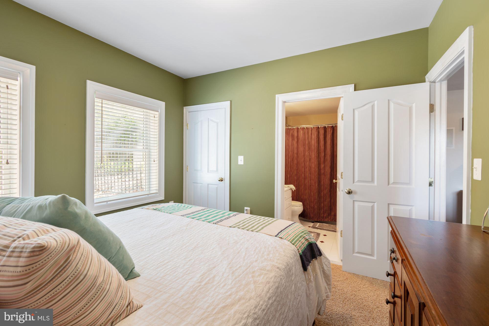 604 Glenmeade Circle Purcellville, VA 20132 - Photo 35 of 54 5th bedroom with bath