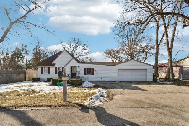 $184,999 | 1618 Round Lake Drive, Round Lake Beach, IL 60073