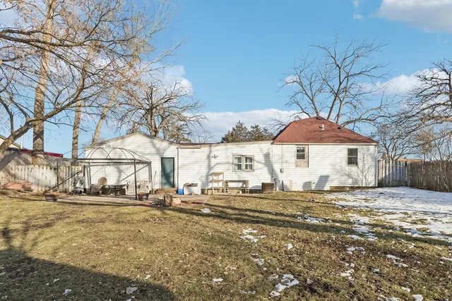 $184,999 | 1618 Round Lake Drive, Round Lake Beach, IL 60073