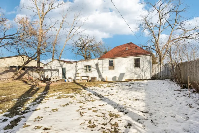 $184,999 | 1618 Round Lake Drive, Round Lake Beach, IL 60073