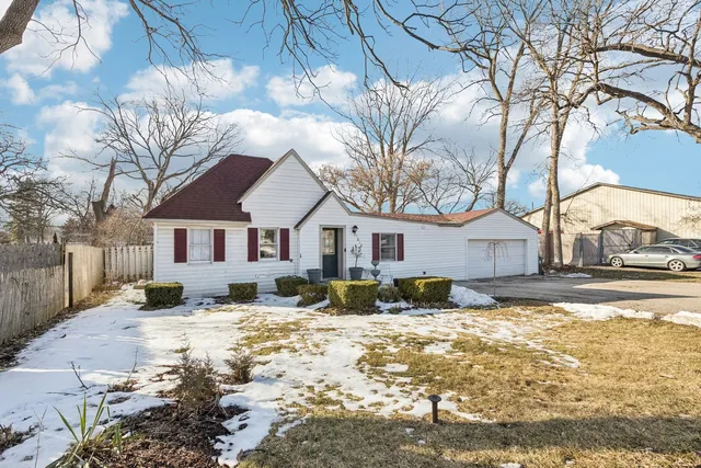 $184,999 | 1618 Round Lake Drive, Round Lake Beach, IL 60073