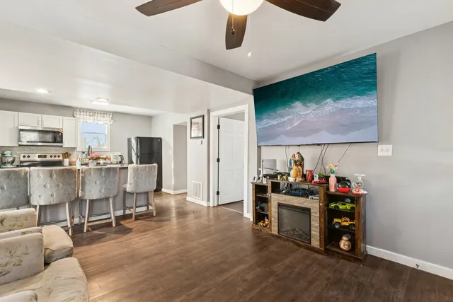 $184,999 | 1618 Round Lake Drive, Round Lake Beach, IL 60073