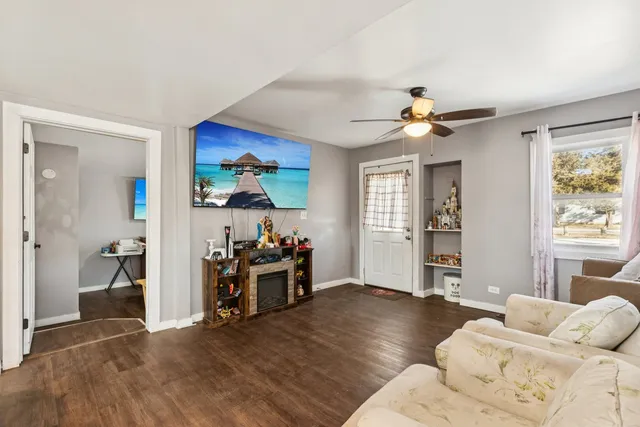 $184,999 | 1618 Round Lake Drive, Round Lake Beach, IL 60073