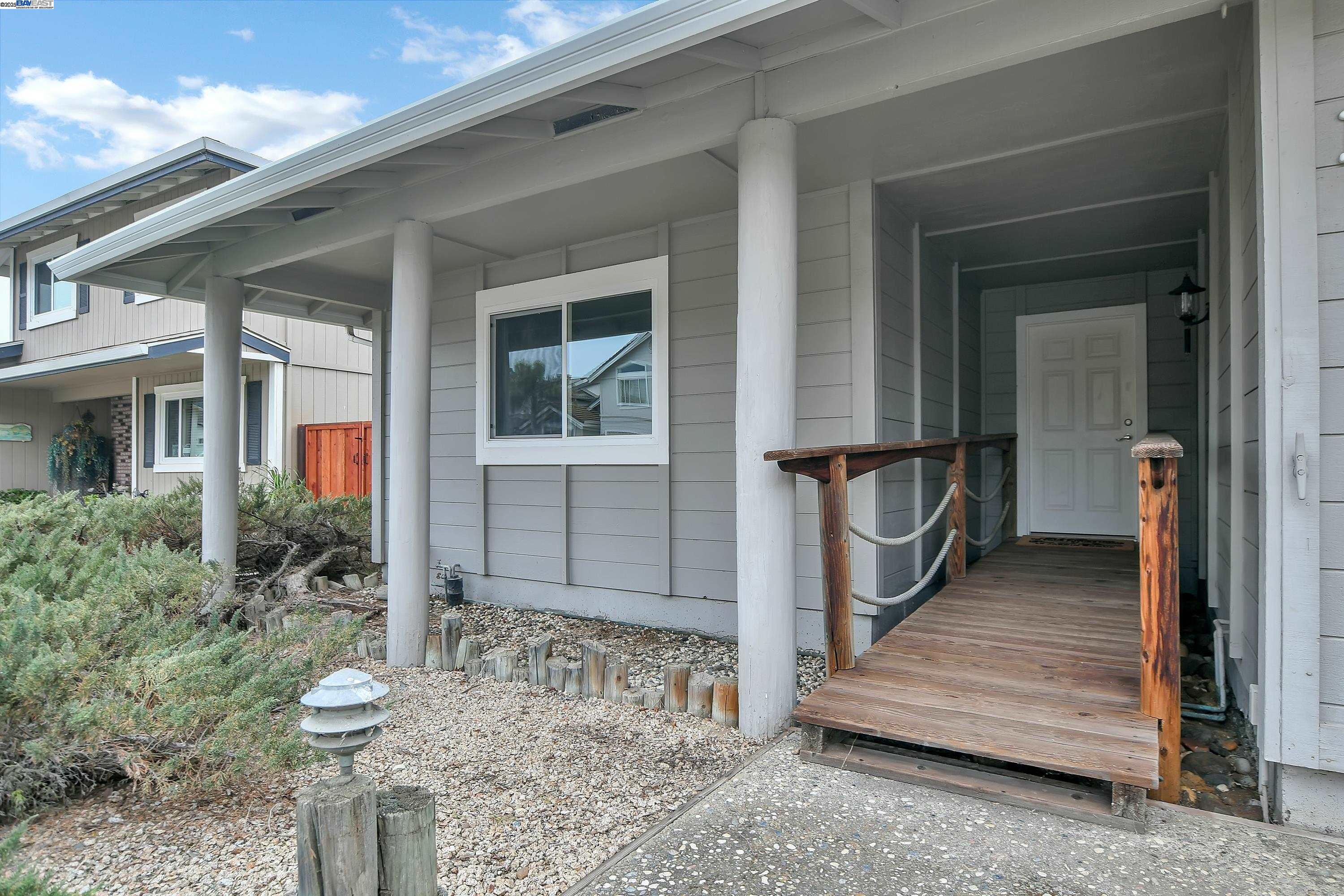 1402 Willow Lake Road Discovery Bay, CA 94505 - Photo 5 of 33 a porch with seating space