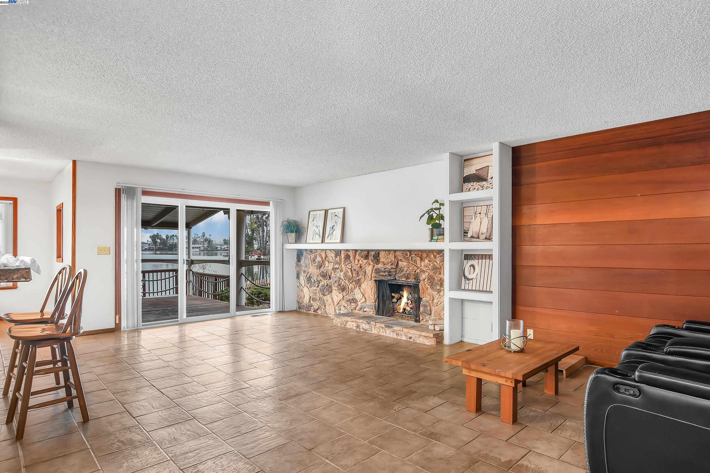 1402 Willow Lake Road Discovery Bay, CA 94505 - Photo 7 of 33 a livingroom with furniture and fireplace