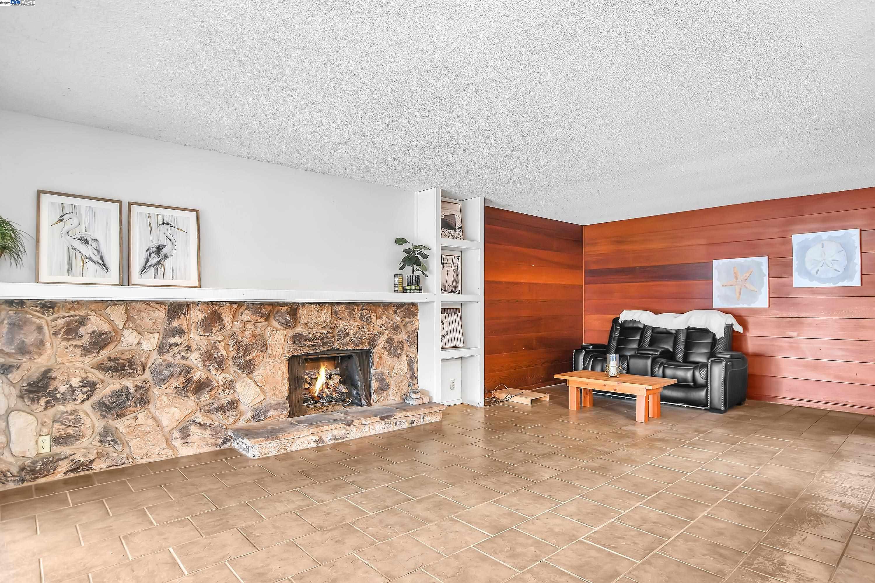 1402 Willow Lake Road Discovery Bay, CA 94505 - Photo 8 of 33 a living room with furniture