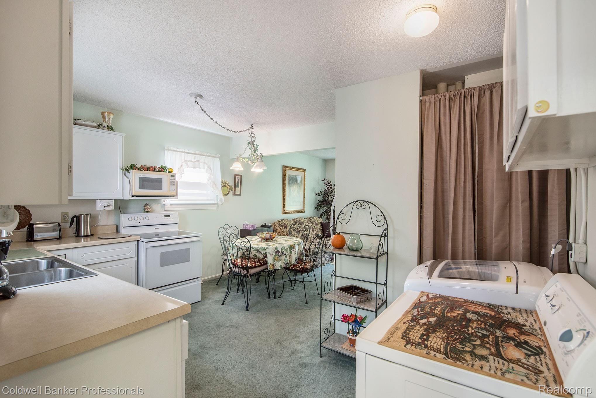 4085 South Genesee Road Grand Blanc, MI 48439 - Photo 5 of 16 DSC_5421.jpg