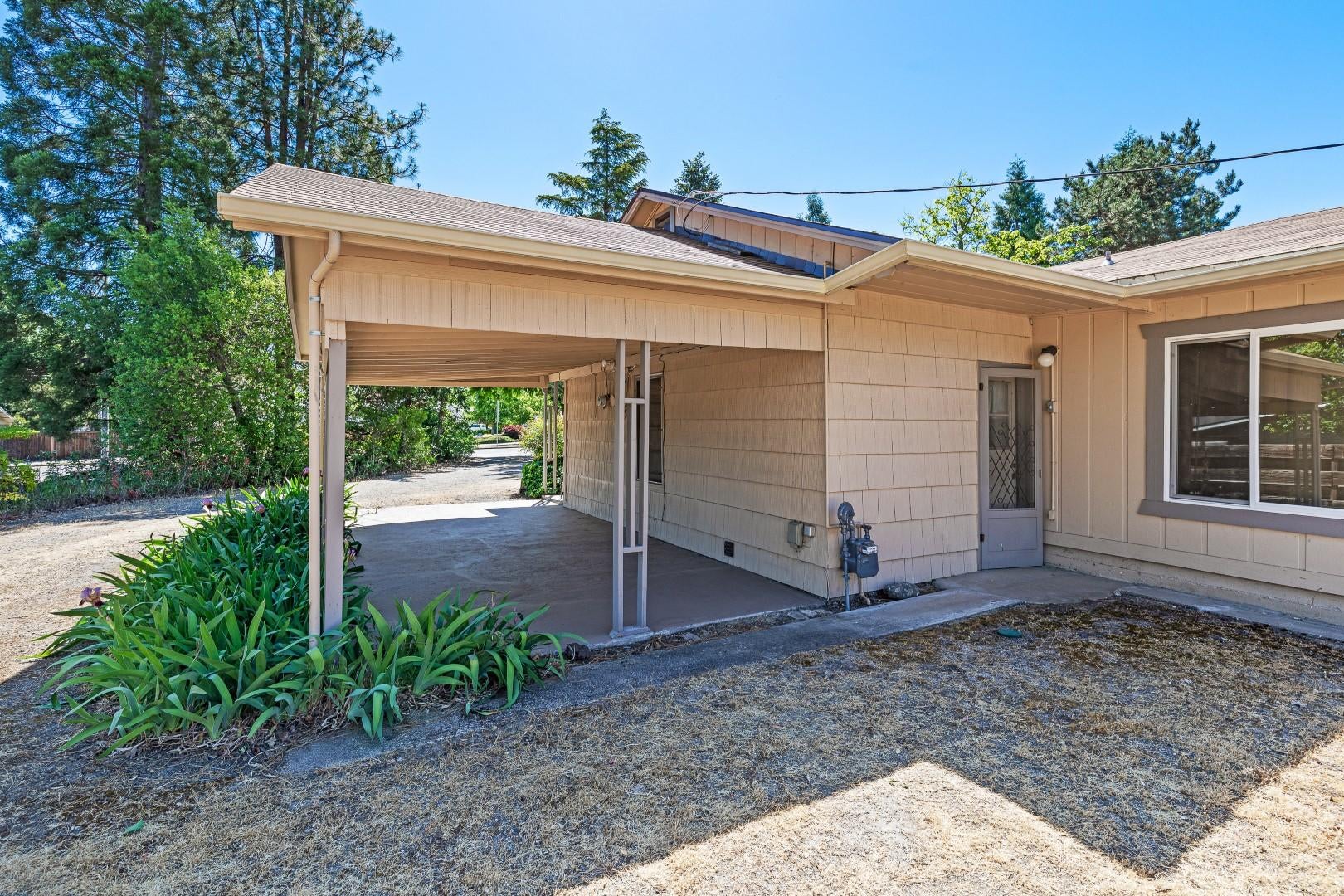 2215 Springbrook Road Medford, OR 97504 - Photo 5 of 30 005