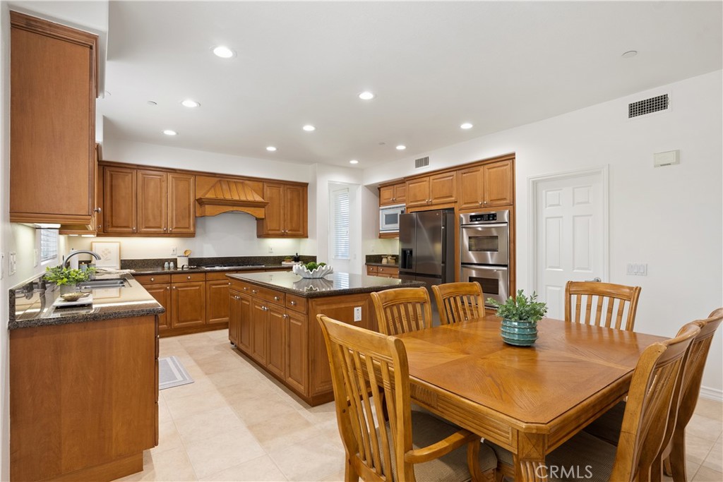 2472 Highwood Road Orange, CA 92867 - Photo 9 of 36 Kitchen