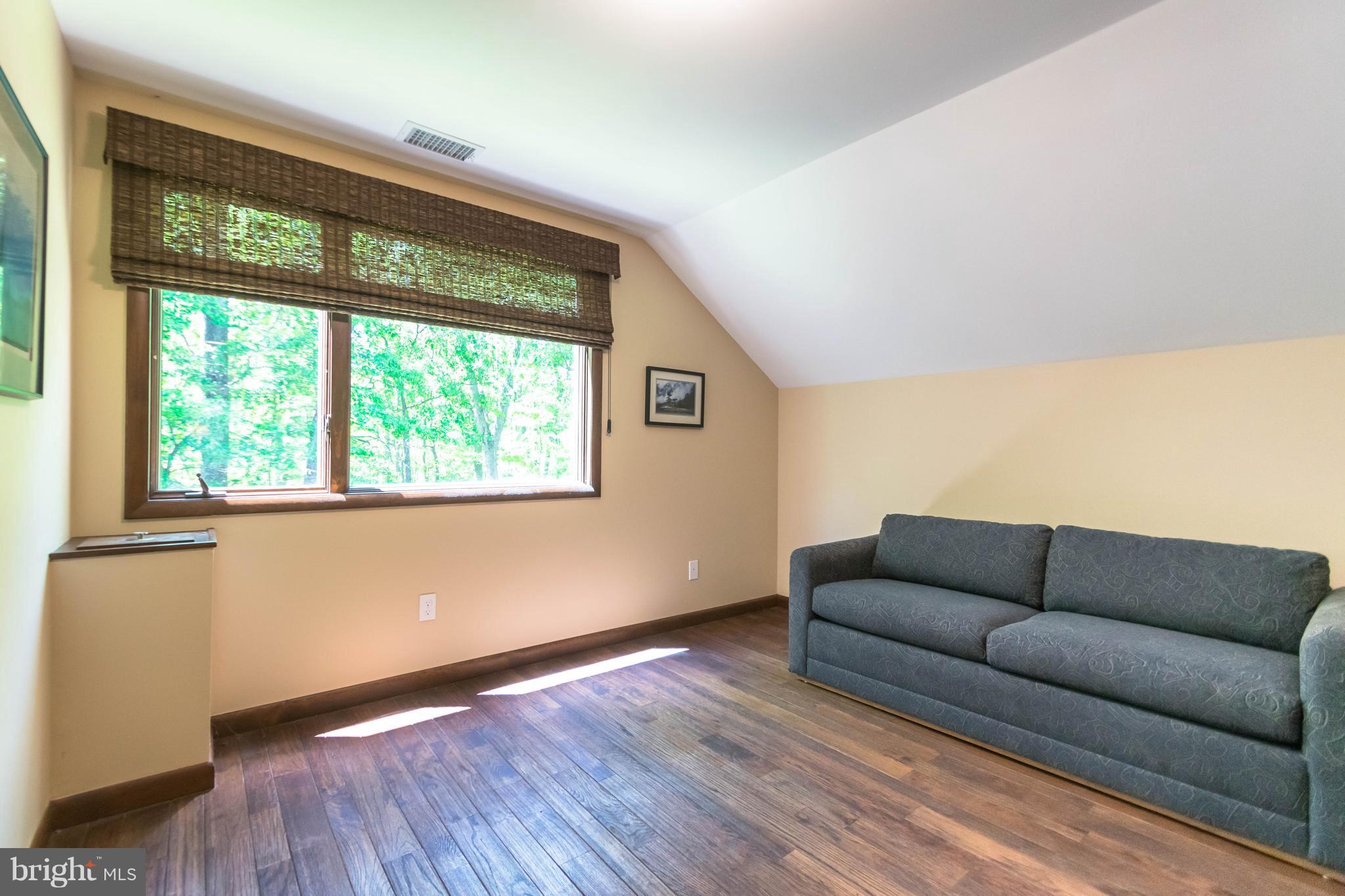 16520 York Road Monkton, MD 21111 - Photo 19 of 30 a living room with furniture and a window