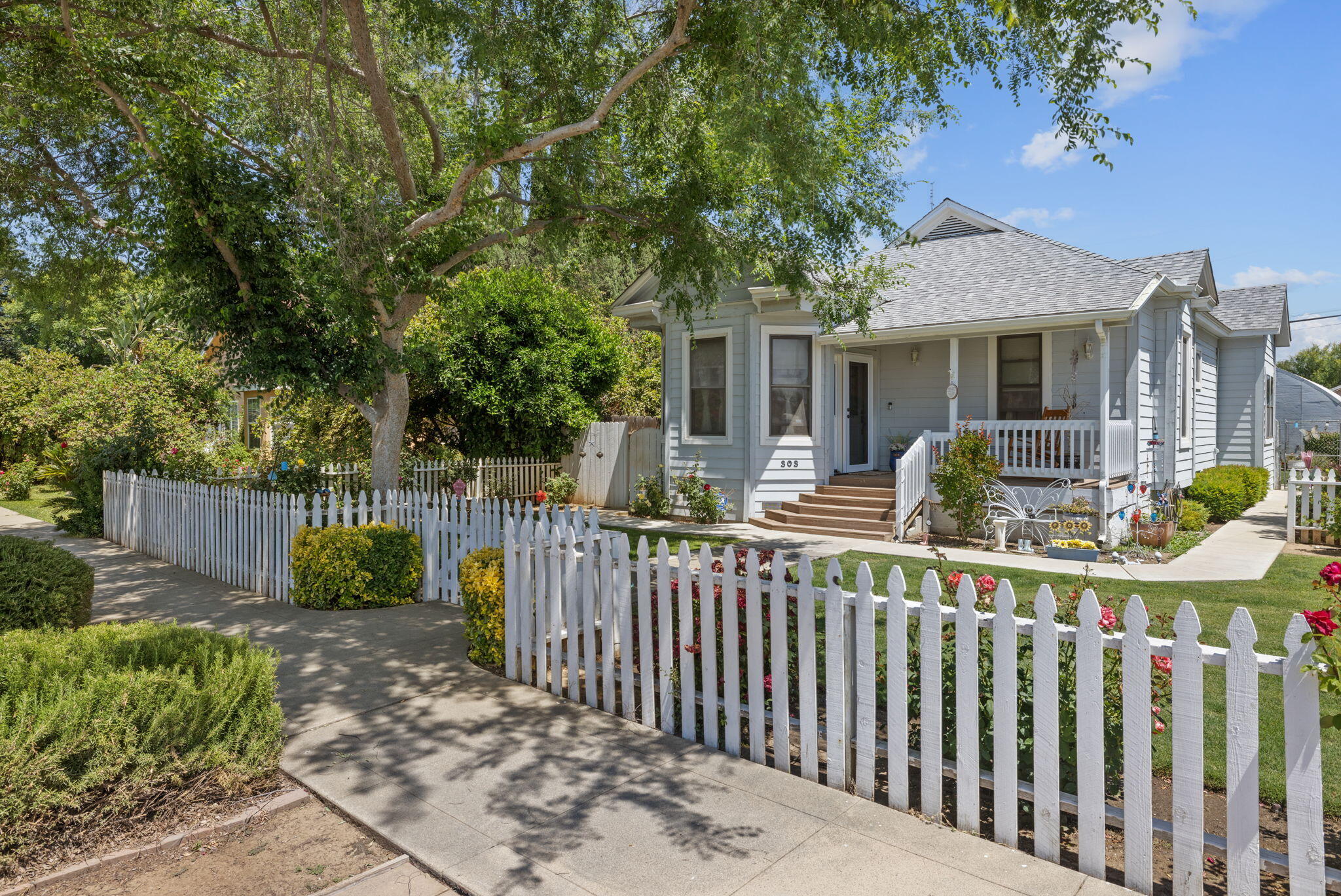 303 North E Street Exeter, CA 93221 - Photo 3 of 44