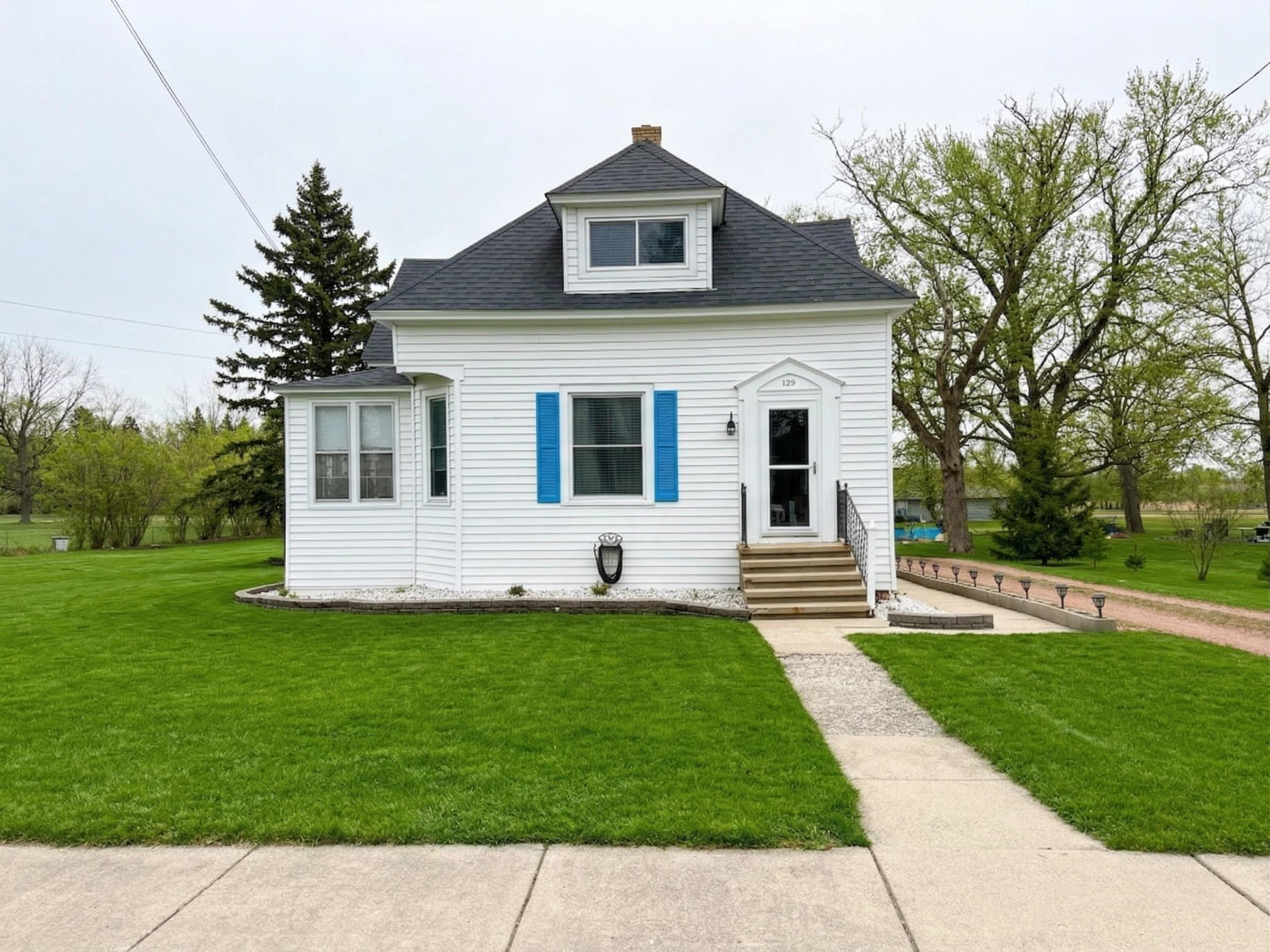 129 West Beloit Street Darien, WI 53114 - Photo 1 of 15