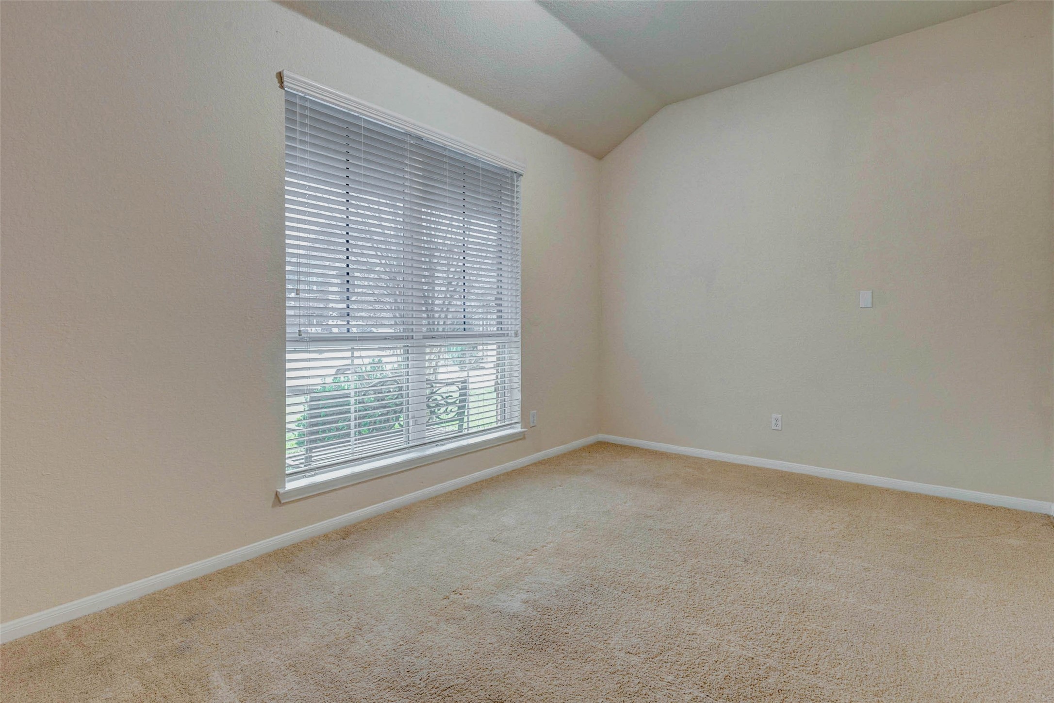 7638 Alum Lane Baytown, TX 77521 - Photo 9 of 44 an empty room with a window
