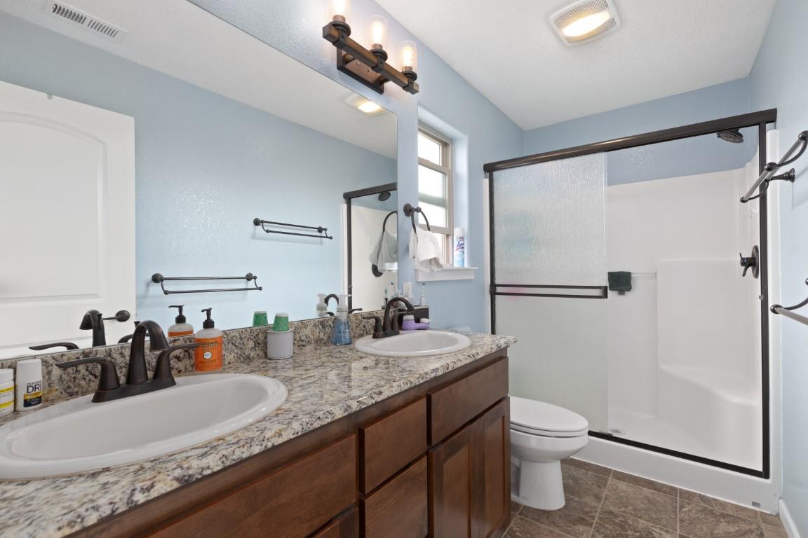 112 Dianne Way Eagle Point, OR 97524 - Photo 12 of 17 9R9A1601