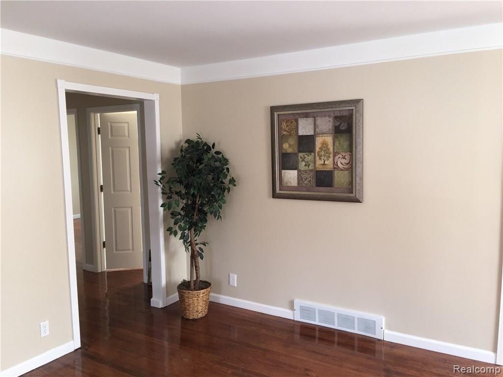 29481 Steinhauer Avenue Inkster, MI 48141 - Photo 5 of 22 image.jpg