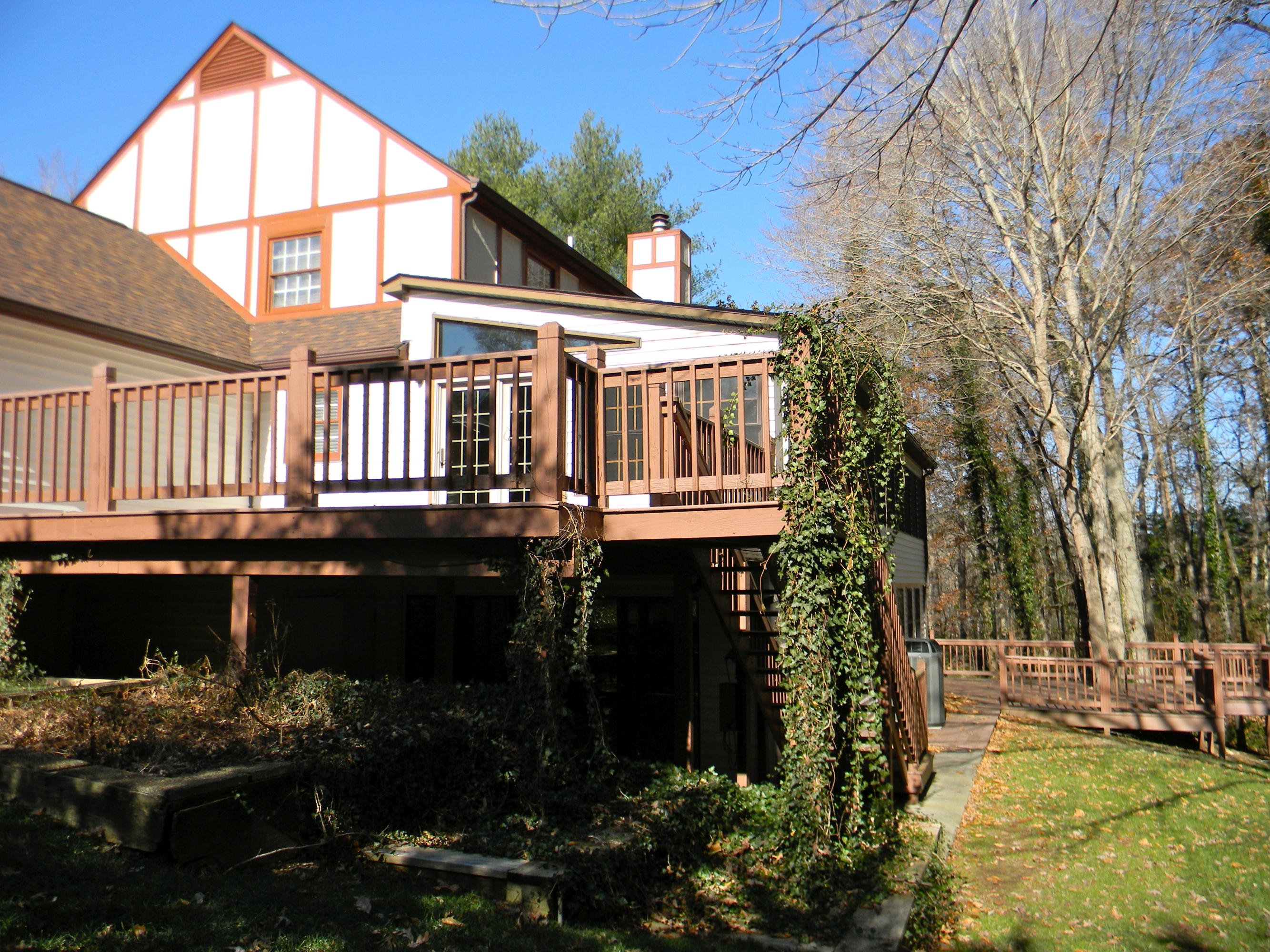 103 Crestview Lane Oak Ridge, TN 37830 - Photo 34 of 39 Extensive Decking