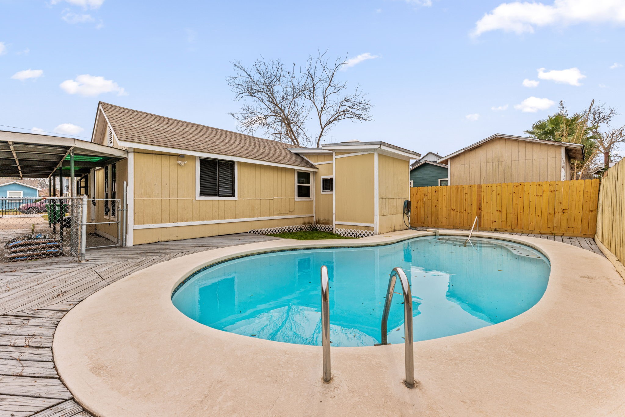 5311 Gano Street Houston, TX 77009 - Photo 32 of 35 a view of a house with swimming pool and porch